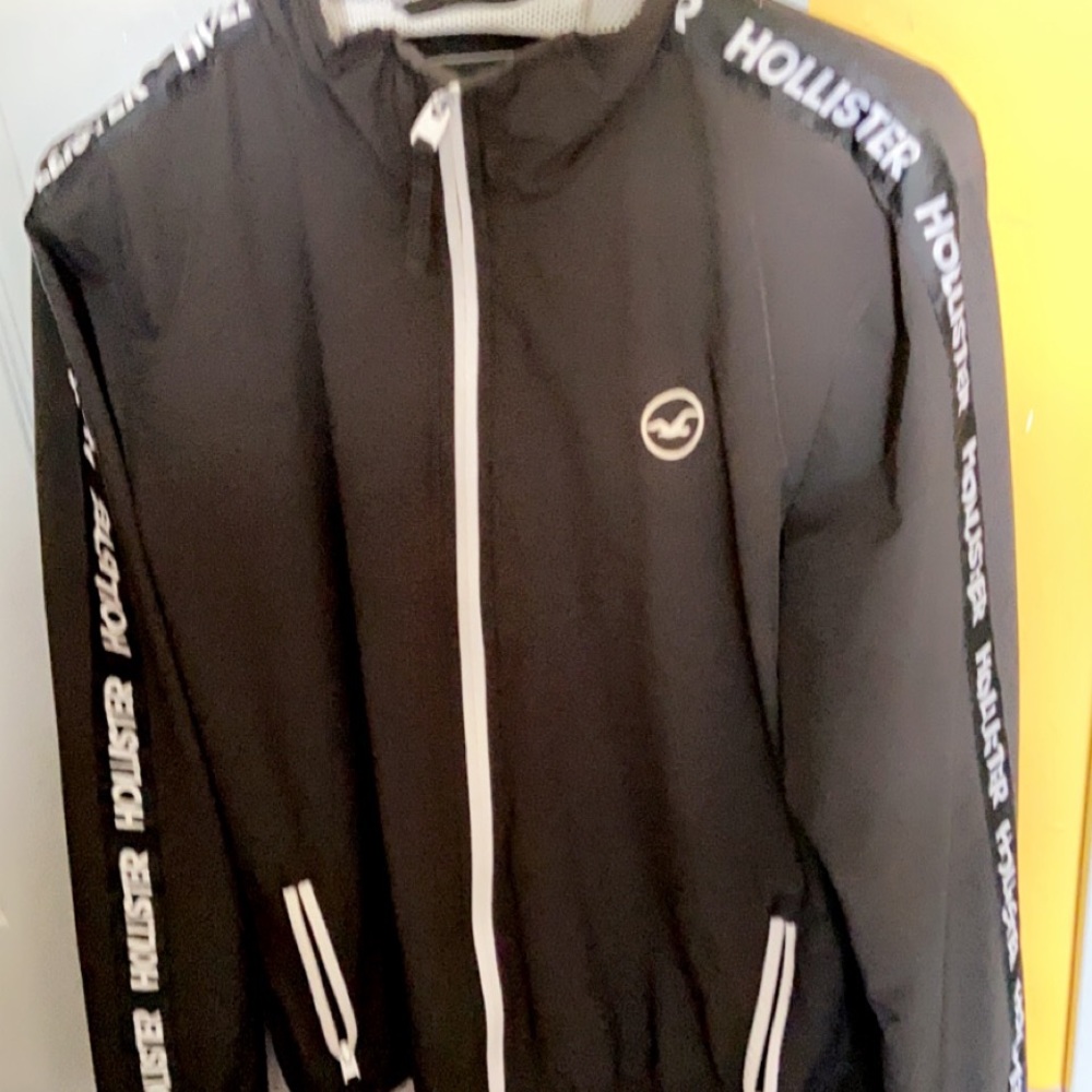 Holister windbreaker men’s Medium good condition